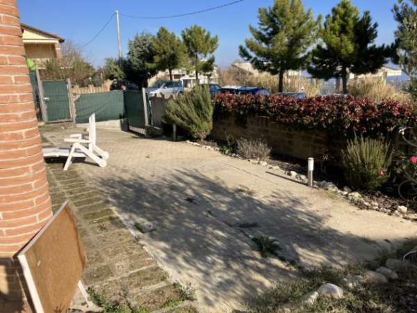 Foto ABITAZIONE IN VILLA con giardino privato