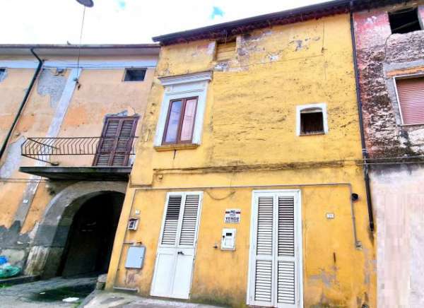 Foto ABITAZIONE INDIPENDENTE CON GIARDINO - VIA BOCCUCCI - MONDRAGONE - RIF. V3082