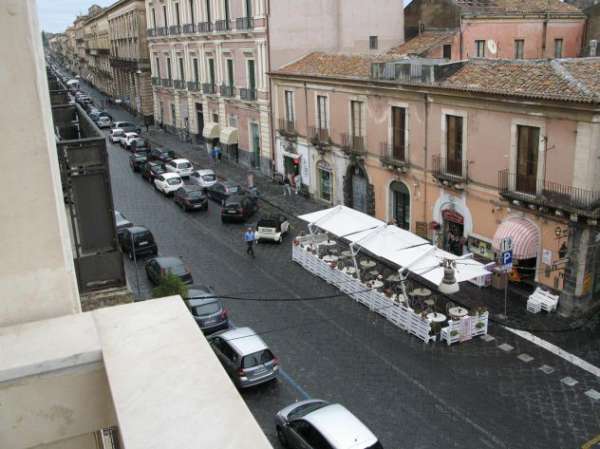 Foto Acireale corso Umberto palazzetto centrale