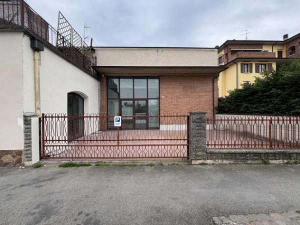 Foto AFF C045. SOLIERA. CAPANNONE AD USO COMMERCIALE DI 210 MQ.