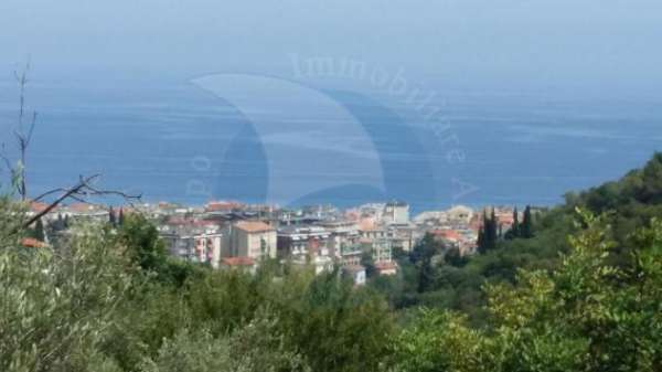 Foto Alassio, prima collina, terreno con progetto in fase di approvazione, per villetta.