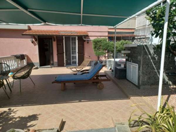 Foto Alassio porzione di casa con grande terrazza solarium