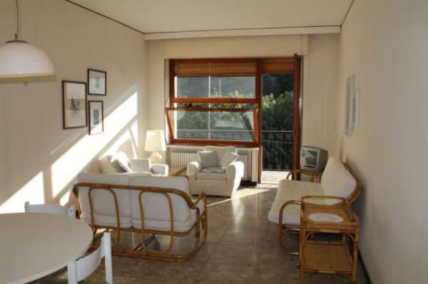 Foto Alassio trilocale da ristrutturare