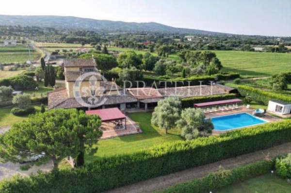 Foto Albergo con mura in vendita a Viterbo