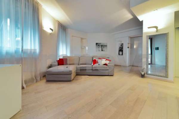 Foto Ampio quattro locali con box e cantina