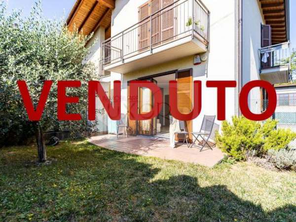 Foto Appartamento 3 locali con servizi e giardino privato a Sirtori