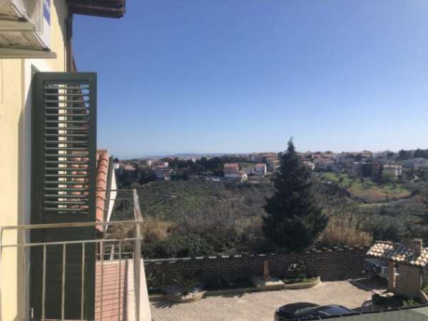 Foto APPARTAMENTO AUTONOMO CON GIARDINO