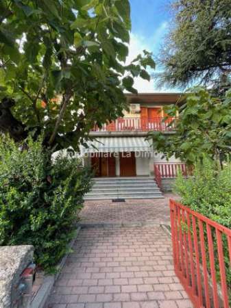 Foto Appartamento con ingresso indipendente