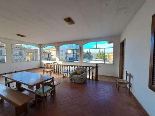 Foto Appartamento Con Ingresso Indipendente In Vendita Ad Ambra  Rif. 221