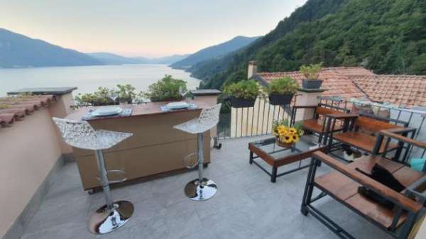 Foto Appartamento con vista lago