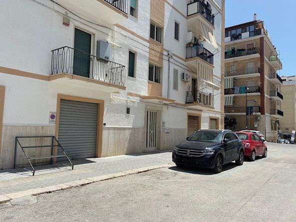 Foto APPARTAMENTO DA RISTRUTTURARE