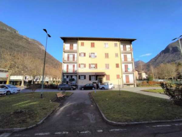 Foto Appartamento di 110 m con 4 locali e box auto in vendita a Villa d'Ogna