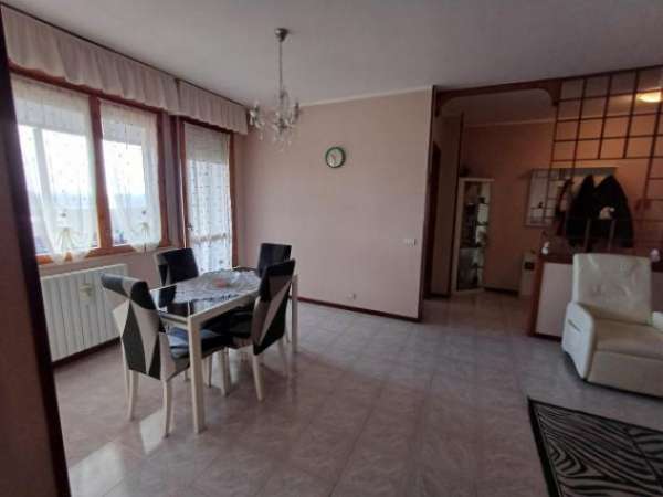 Foto Appartamento di 120 m con 4 locali e box auto in vendita a Soliera