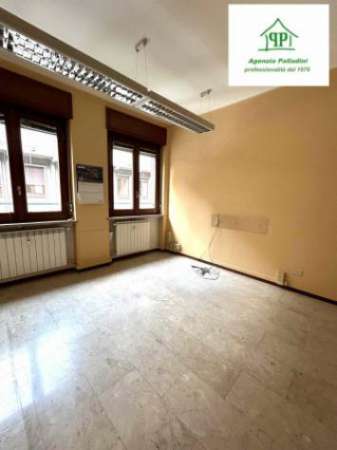 Foto Appartamento di 120 m con 5 locali in vendita a Varese
