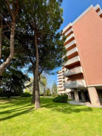 Foto Appartamento di 121 m con 4 locali e box auto in vendita a Brescia