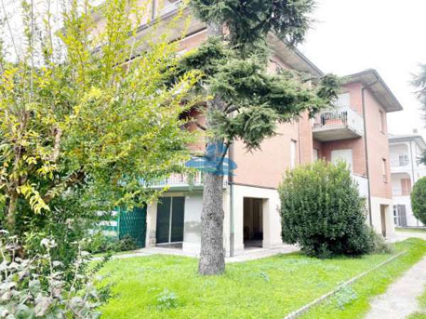 Foto Appartamento di 156 m con 4 locali e box auto in vendita a Ravenna