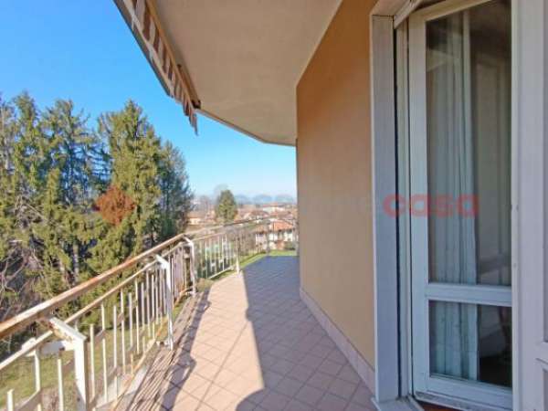 Foto Appartamento di 166 m con 4 locali e box auto in vendita a Arona