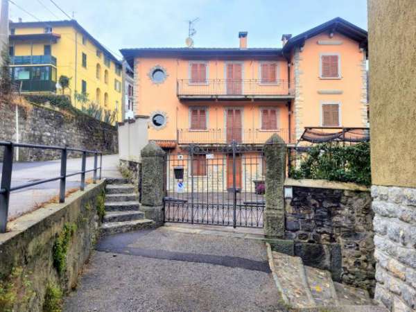 Foto APPARTAMENTO di 3 vani e di 100 mq (SORMANO) rif. V01045