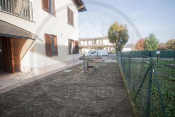 Foto APPARTAMENTO di 3 vani e di 75 mq (RONCARO) rif. CC3382