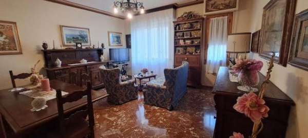 Foto APPARTAMENTO di 5 vani e di 110 mq (VICCHIO) rif. AAJ015