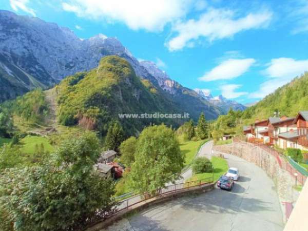 Foto Appartamento di 70 m con 2 locali e box auto in vendita a Ardesio