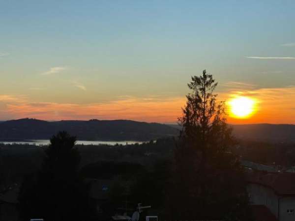 Foto Appartamento di 95 m con 3 locali e box auto in vendita a Varese