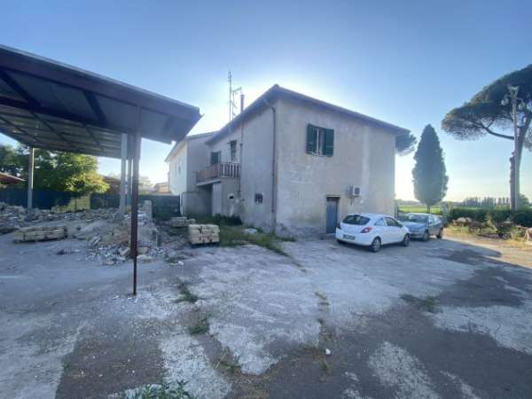 Foto Appartamento di circa 100 mq da ristrutturare