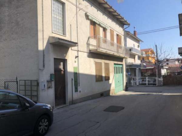 Foto Appartamento Garage e 2 cantine