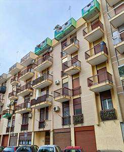 Foto Appartamento in Vendita, 3 Locali, 2 Camere, 125 mq (BARI LIBERT