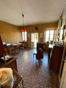 Foto Appartamento in Vendita, 3 Locali, 2 Camere, 250 mq (LUZZARA)