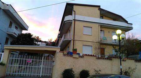 Foto Appartamento in Vendita, 3 Locali, 2 Camere, 80 mq (RENDE ROGES)