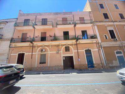 Foto Appartamento in Vendita, 3 Locali, 2 Camere, 85 mq (BRINDISI CEN