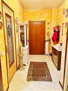 Foto Appartamento in Vendita, 4 Locali, 2 Camere, 100 mq (VOGHERA)