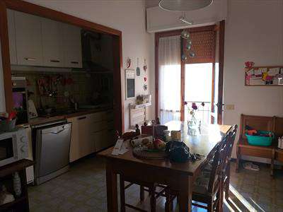 Foto Appartamento in Vendita, 4 Locali, 2 Camere, 85 mq (SIGNA SANTAN