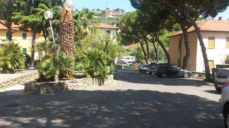 Foto Appartamento in Vendita, 4 Locali, 2 Camere, 90 mq (BORDIGHERA)