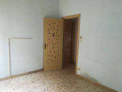 Foto Appartamento in Vendita, 4 Locali, 2 Camere, 90 mq (NOLA NOLA)