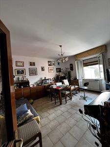 Foto Appartamento in Vendita, 4 Locali, 3 Camere, 115 mq (COSENZA VIA