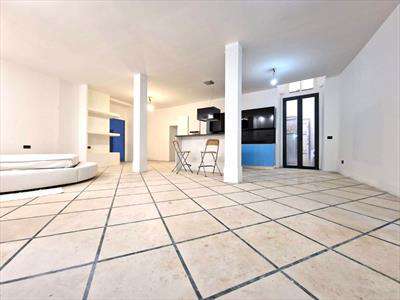 Foto Appartamento in Vendita, 4 Locali, 3 Camere, 180 mq (VITERBO CEN