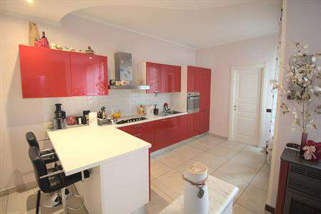 Foto Appartamento in Vendita, 5 Locali, 2 Camere, 95 mq (AULLA)