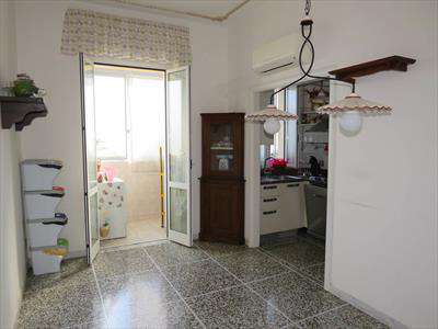 Foto Appartamento in Vendita, 5 Locali, 3 Camere, 120 mq (LIVORNO OSP