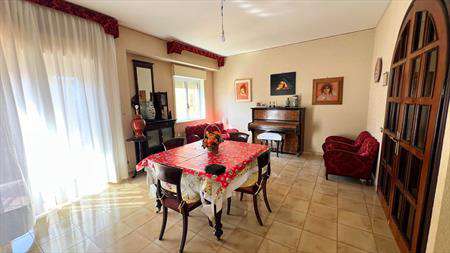 Foto Appartamento in Vendita, 5 Locali, 3 Camere, 120 mq (SCIACCA)