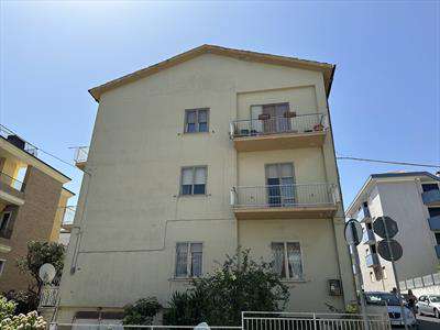 Foto Appartamento in Vendita, 5 Locali, 3 Camere, 120 mq (VASTO SEMIC
