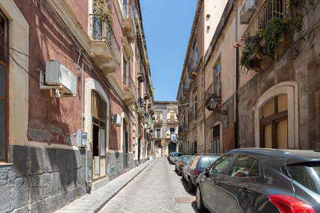 Foto Appartamento in Vendita, 5 Locali, 4 Camere, 150 mq (CATANIA VIA