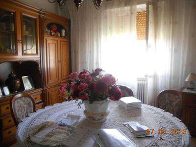 Foto Appartamento in Vendita, 6 Locali, 135 mq (SUBBIANO)