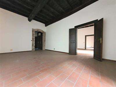 Foto Appartamento in Vendita, 6 Locali, 4 Camere, 165 mq (VITERBO CEN