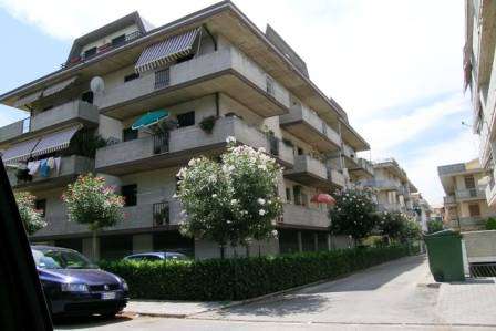 Foto Appartamento in Vendita, pi� di 6 Locali, 3 Camere, 111 mq (MART