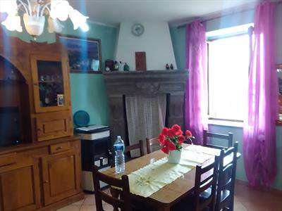 Foto Appartamento in Vendita, pi� di 6 Locali, 3 Camere, 150 mq (BARB