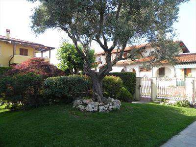 Foto Appartamento in Vendita, pi� di 6 Locali, 3 Camere, 180 mq (PIET