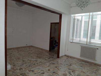 Foto Appartamento in Vendita, pi� di 6 Locali, 3 Camere, 180 mq (RAGU