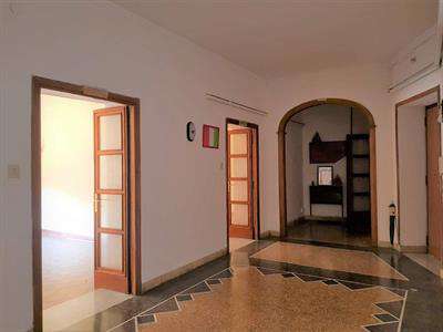 Foto Appartamento in Vendita, pi� di 6 Locali, pi� di 6 Camere, 240 m